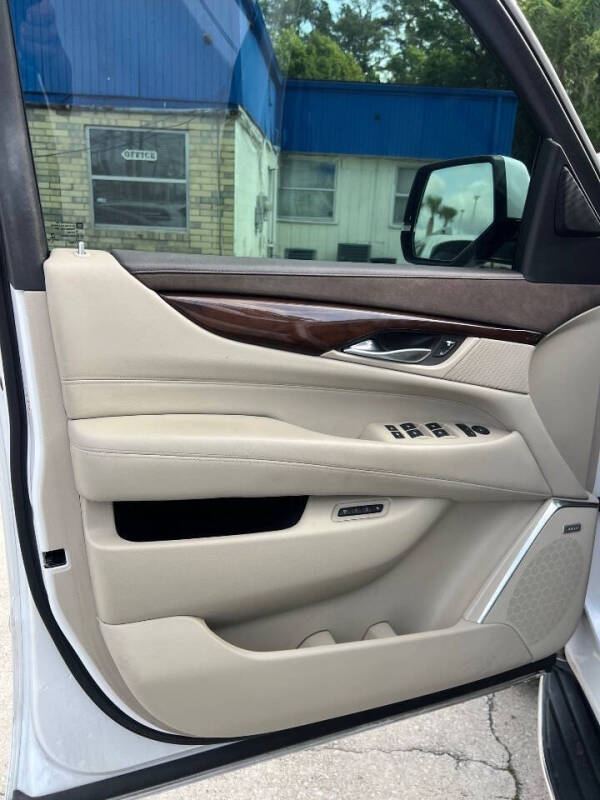 2017 Cadillac Escalade Standard