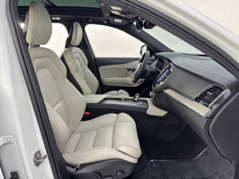 2022 Volvo XC90 Recharge T8 R-Design