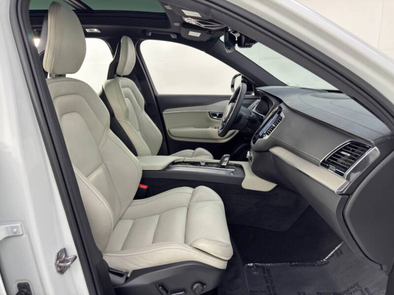 2022 Volvo XC90 Recharge T8 R-Design