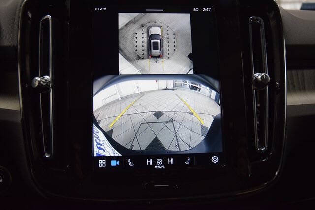 2025 Volvo XC40 B5 Plus Dark Theme