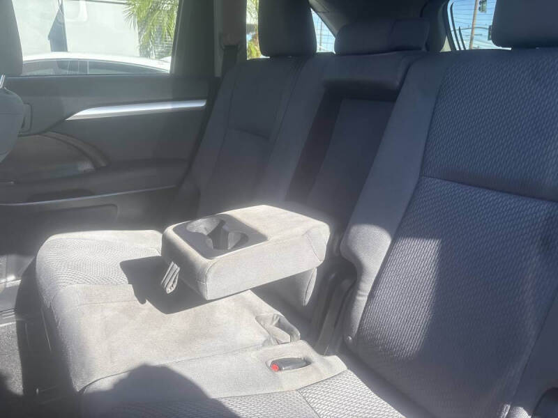 2015 Toyota Highlander LE