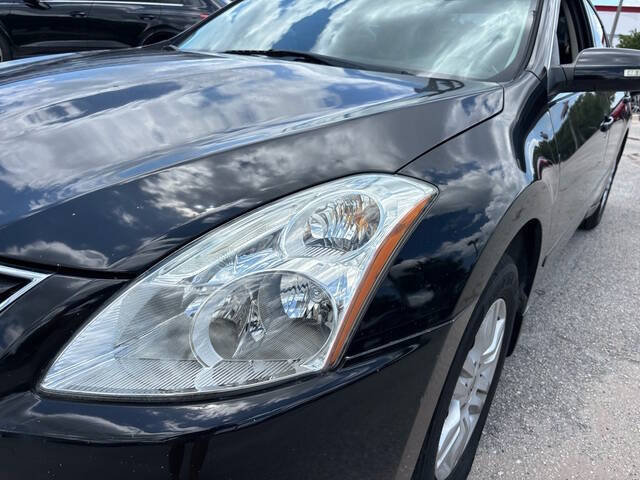 2011 Nissan Altima 23