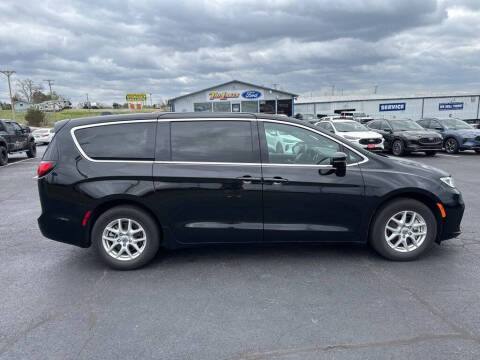 2025 Chrysler Pacifica Select