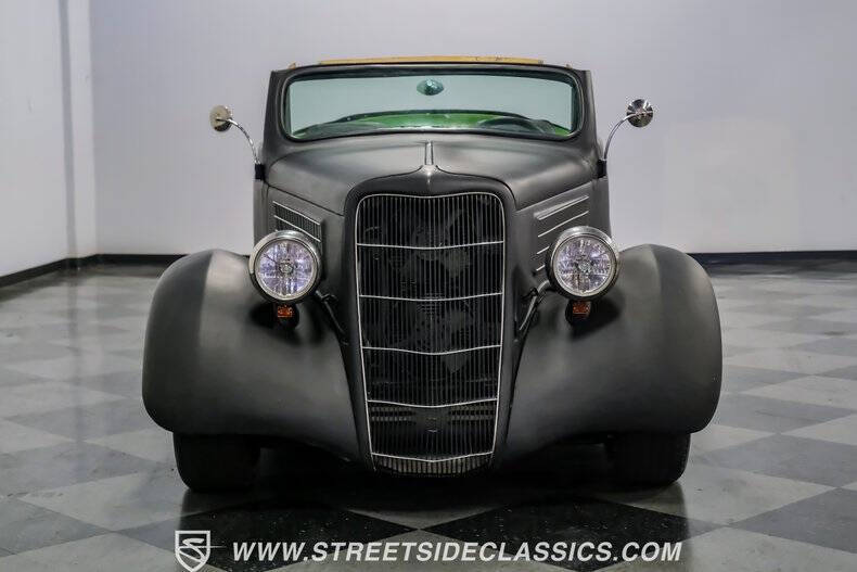 1935 Ford Cabriolet