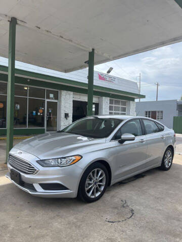 2017 Ford Fusion Hybrid for sale at Auto Outlet Inc. in Houston TX