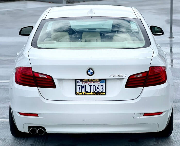 2016 BMW 5 Series 528i