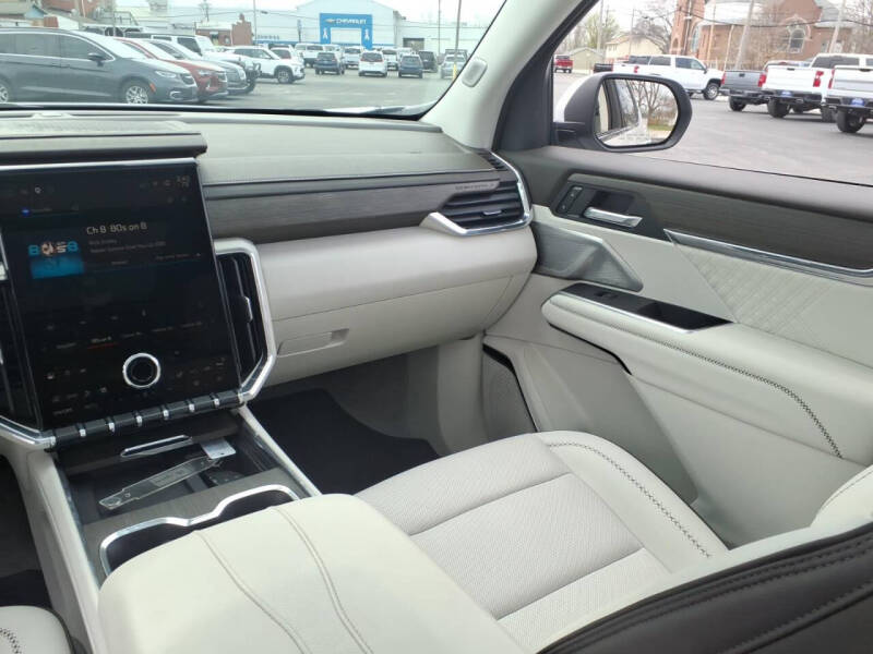 2025 GMC Acadia Denali