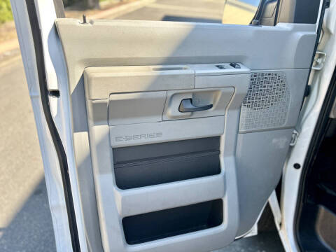 2014 Ford E-Series E-150