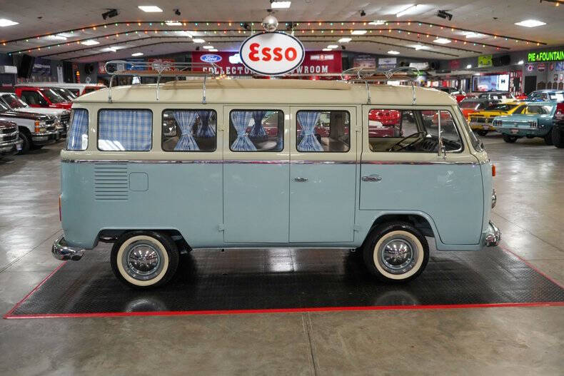 1976 Volkswagen Type 2 Westfalia Camper Bus