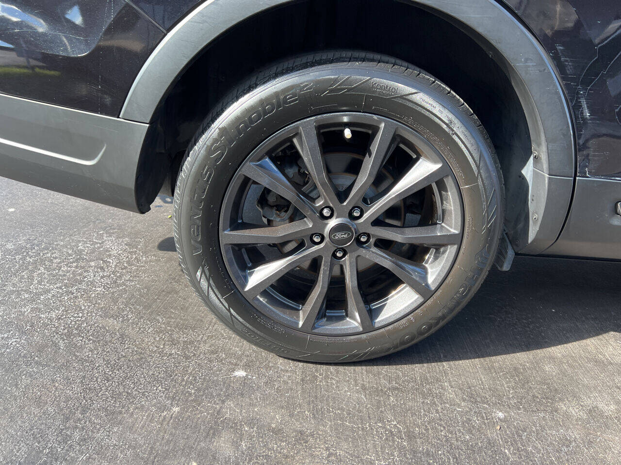 2019 Ford Explorer  - $26,900