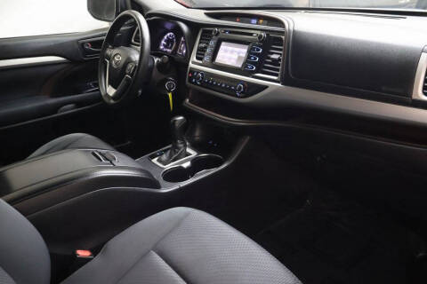 2017 Toyota Highlander LE