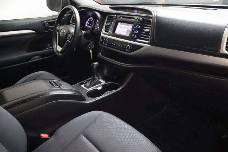 2017 Toyota Highlander LE