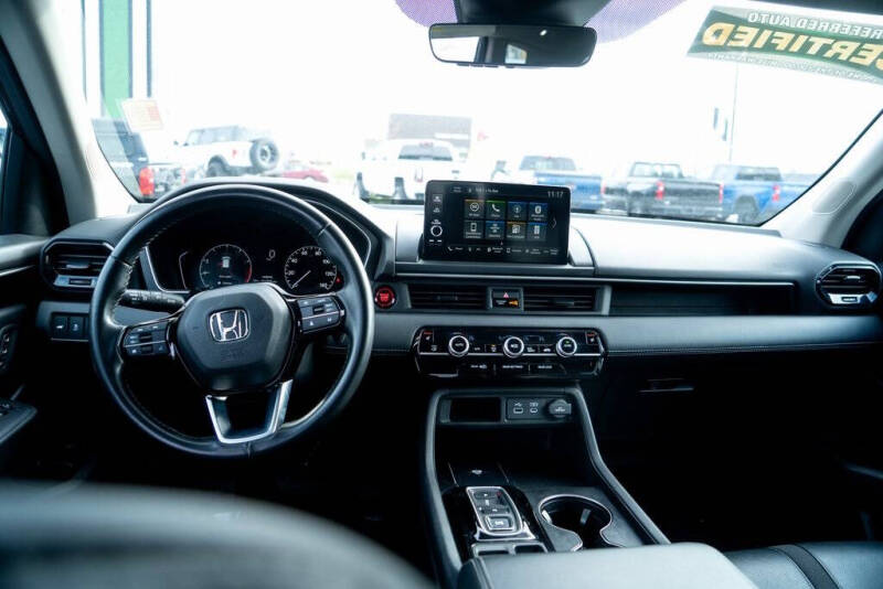 2023 Honda Pilot EX-L w/Rear Captain's Chairs