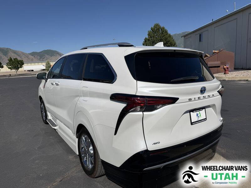 2024 Toyota Sienna Platinum 7-Passenger