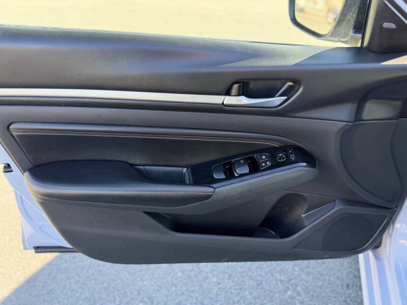 2023 Nissan Altima 2.5 SR