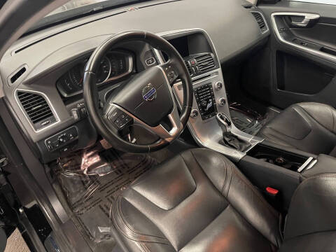 2017 Volvo XC60 T5 Dynamic