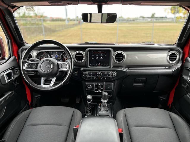 Used 2020 Jeep Wrangler Unlimited Sahara with VIN 1C4HJXEN3LW109308 for sale in Fenton, MI