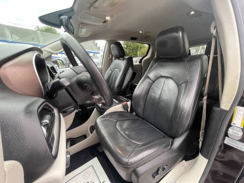 2017 Chrysler Pacifica Touring-L