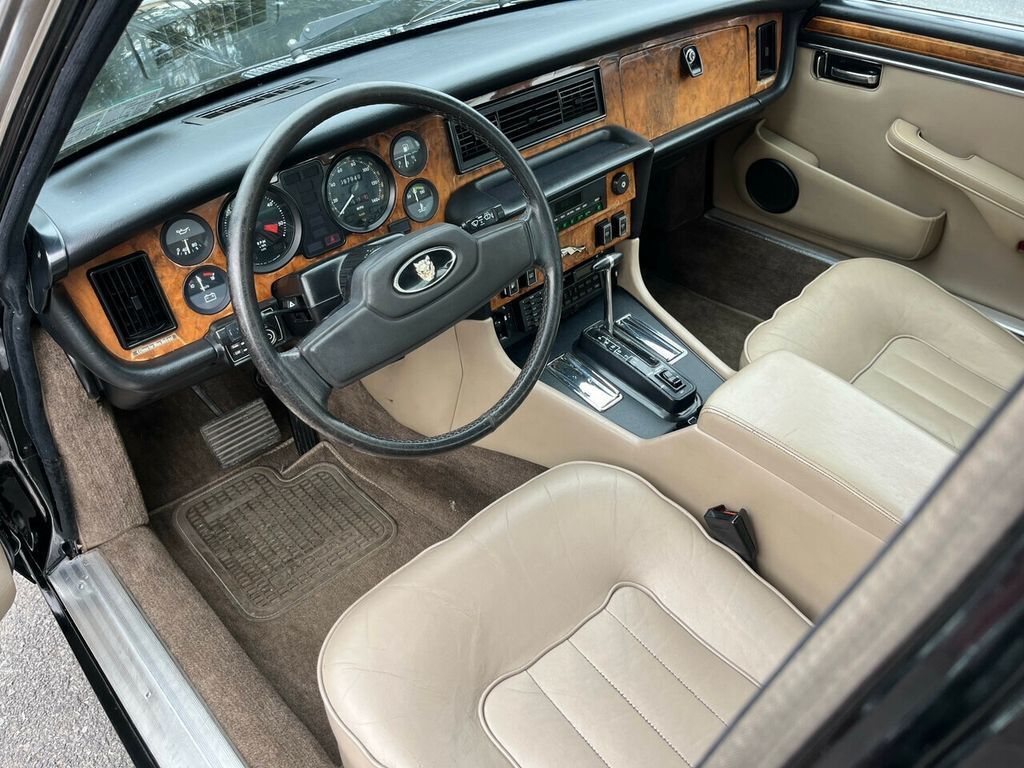 1985 Jaguar XJ-Series 39