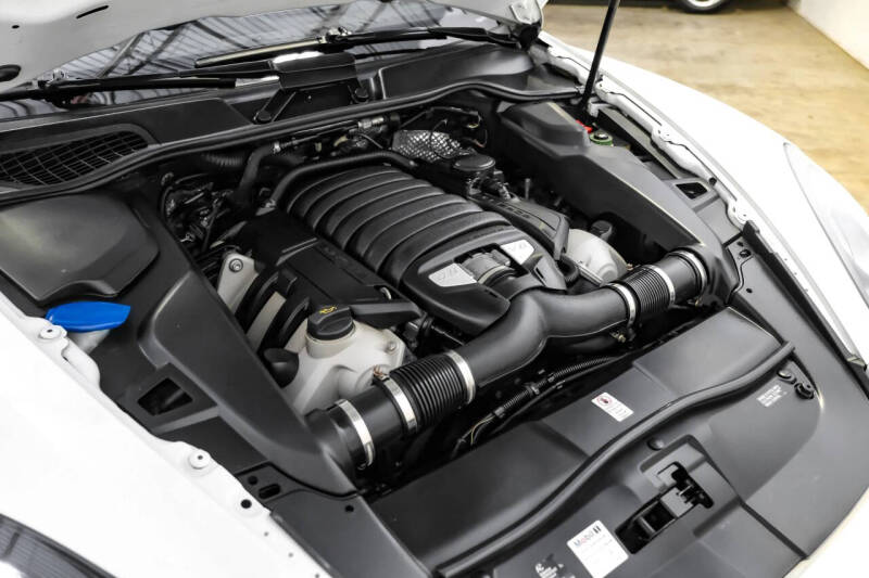 2014 Porsche Cayenne GTS