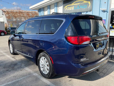 2017 Chrysler Pacifica Touring-L