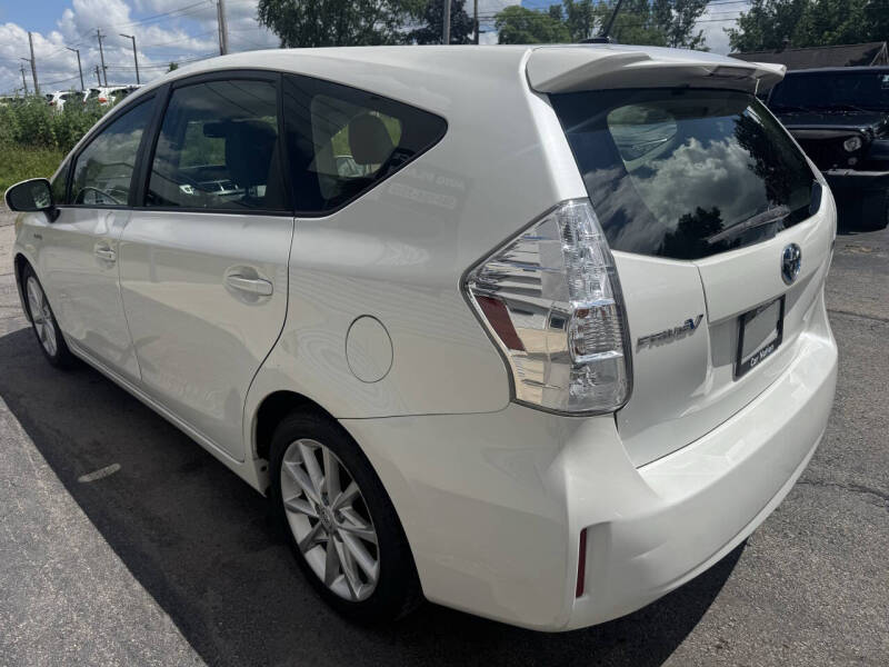 2012 Toyota Prius v Five