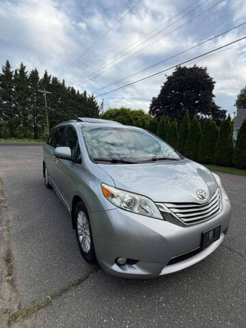 2017 Toyota Sienna XLE Premium 8-Passenger
