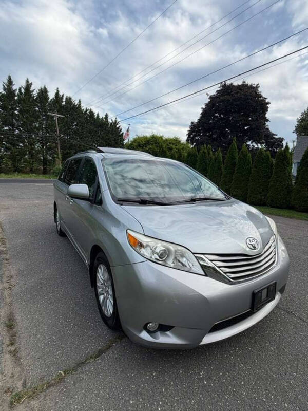 2017 Toyota Sienna XLE Premium 8-Passenger