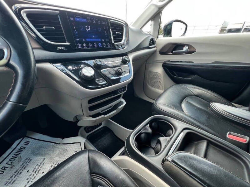 2017 Chrysler Pacifica Touring-L