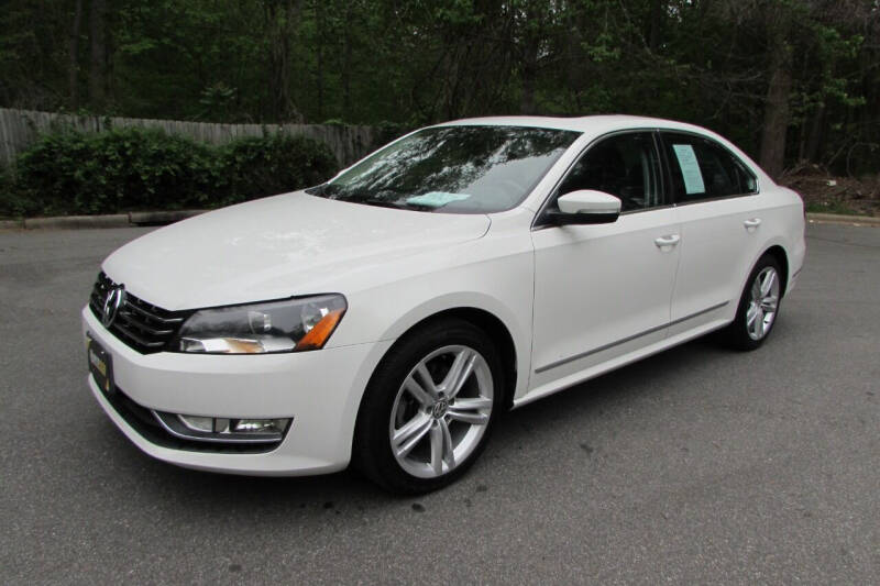 2014 Volkswagen Passat SEL Premium photo 2