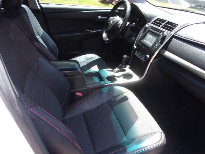 Image 9 of 2016 Toyota Camry SE