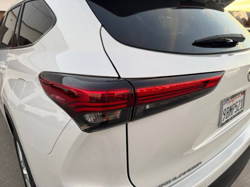 2022 Toyota Highlander LE