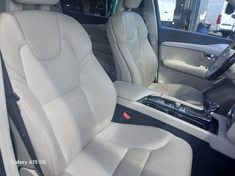 2016 Volvo XC90 T5 Momentum