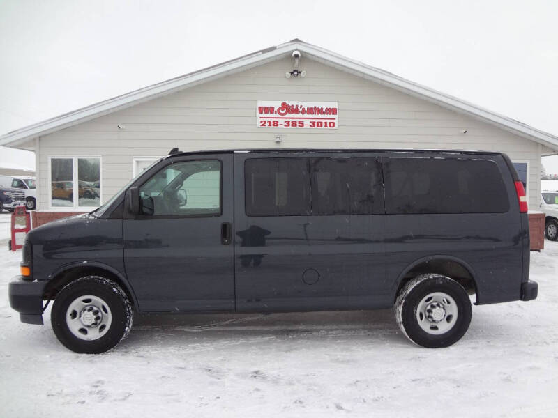 2017 Chevrolet Express Passenger LS's photo