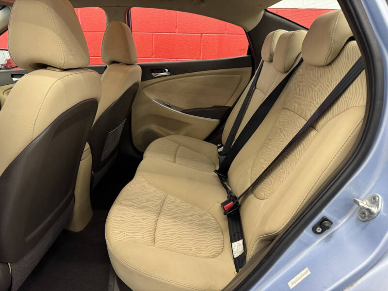 2012 Hyundai Accent GLS