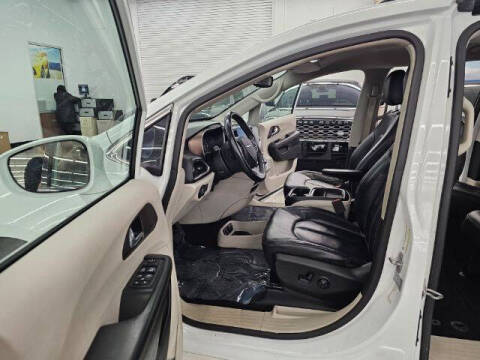 2017 Chrysler Pacifica Touring-L