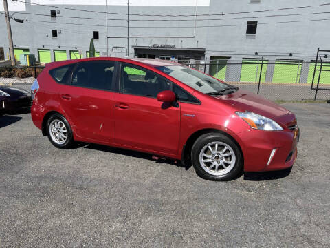 2012 Toyota Prius v Five