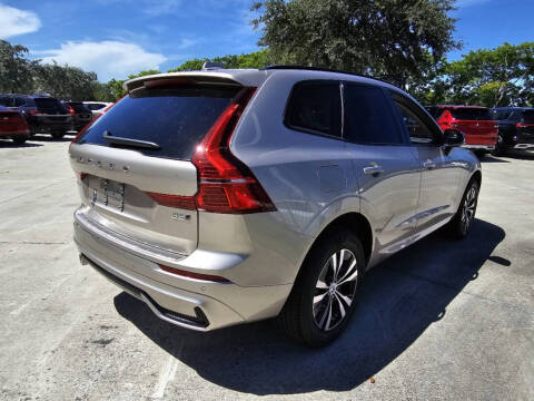 2025 Volvo XC60 B5 Core Dark Theme