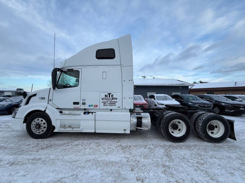 2017 Volvo VNL