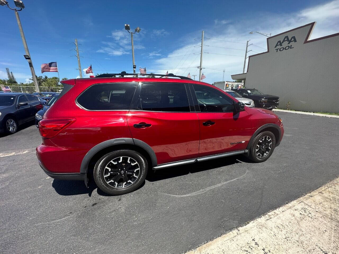 2020 NISSAN Pathfinder SUV / Crossover - $20,999