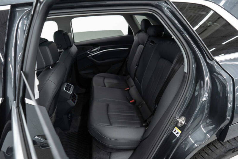 2021 Audi e-tron quattro Premium Plus