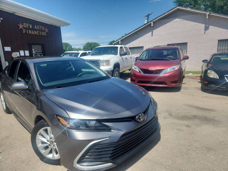 2021 Toyota Camry LE's photo