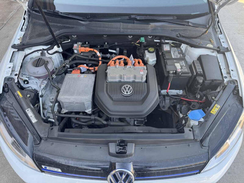 2016 Volkswagen e-Golf SE