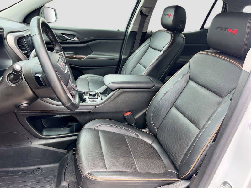 2023 GMC Acadia AT4