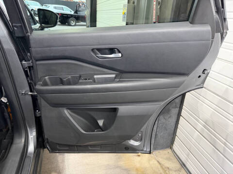 2022 Nissan Pathfinder SV