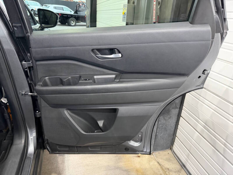 2022 Nissan Pathfinder SV