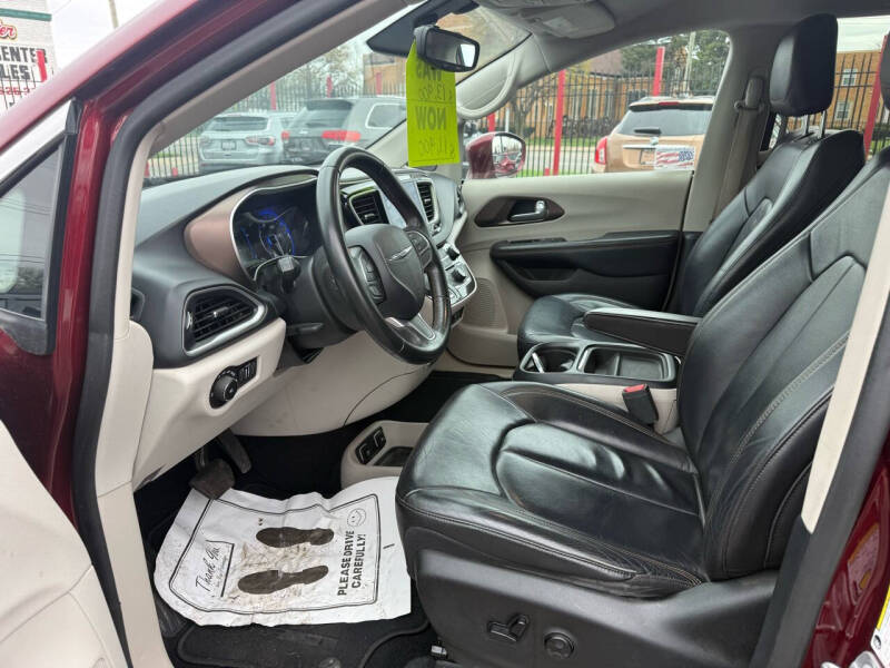 2017 Chrysler Pacifica Touring-L