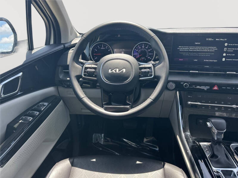 2024 Kia Carnival EX