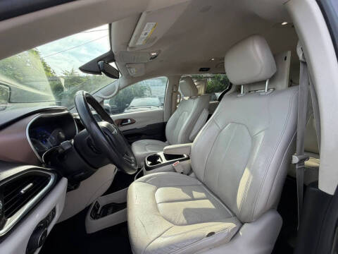 2017 Chrysler Pacifica Touring-L Plus