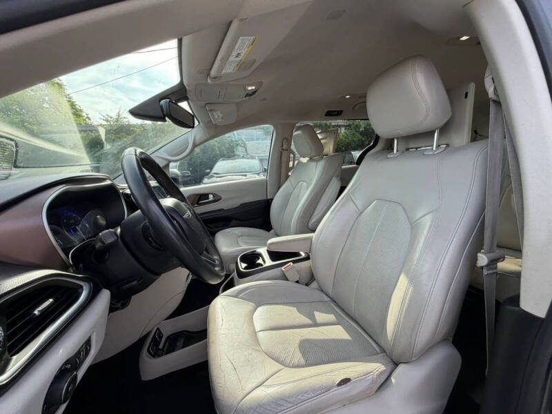 2017 Chrysler Pacifica Touring-L Plus